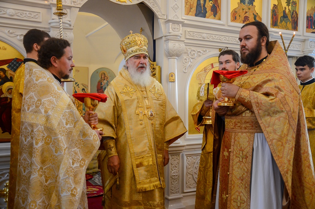 Митрополит Климент совершил Литургию в храме в честь Рождества Пресвятой Богородицы в Тимашово