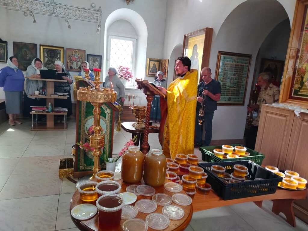 Изнесение Честных Древ Животворящего Креста Господня