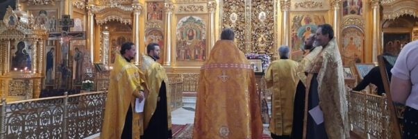 Ковчег со святыми мощами святителя Тихона